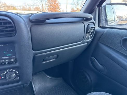 Used 2002 Chevrolet S10 Pickup LS w/ LS Preferred Equipment Group image 20