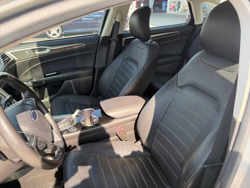 Used 2014 Ford Fusion SE w/ Equipment Group 202A FWD image 12