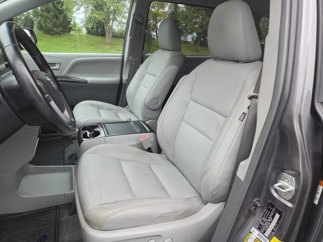 Used 2016 Toyota Sienna XLE w/ XLE Navigation Package AWD/4WD image 10