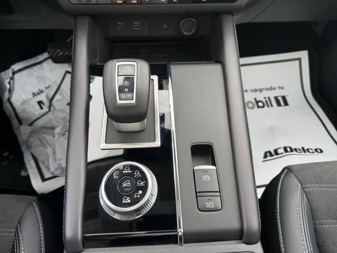 Used 2024 Mitsubishi Outlander SE image 24