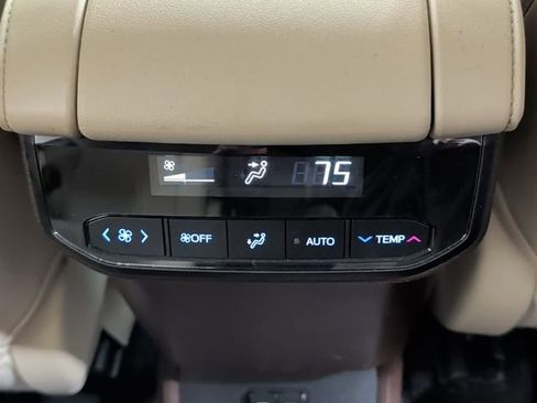 Used 2021 Toyota Highlander XLE image 37