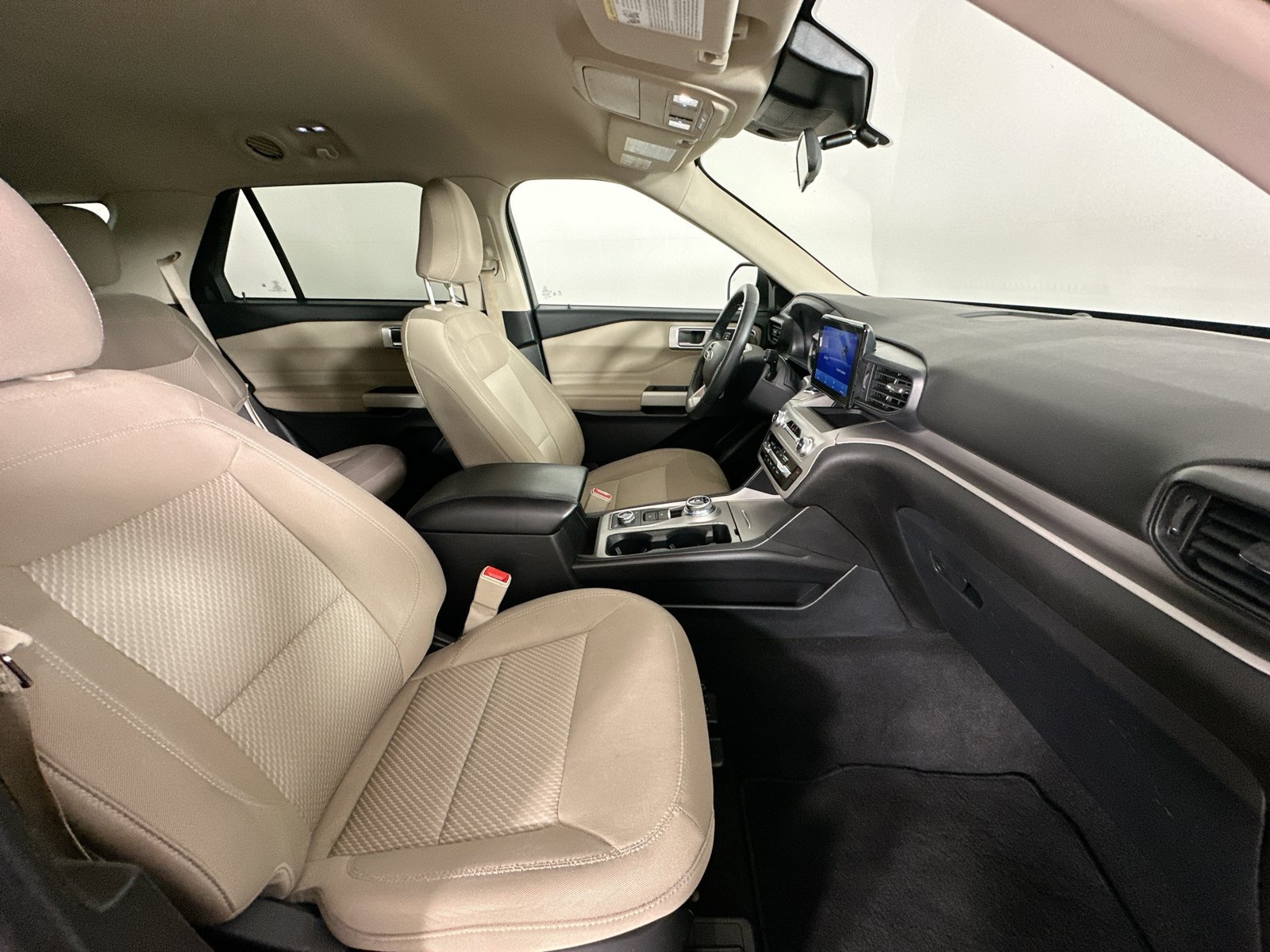 Used 2022 Ford Explorer XLT AWD/4WD image 45