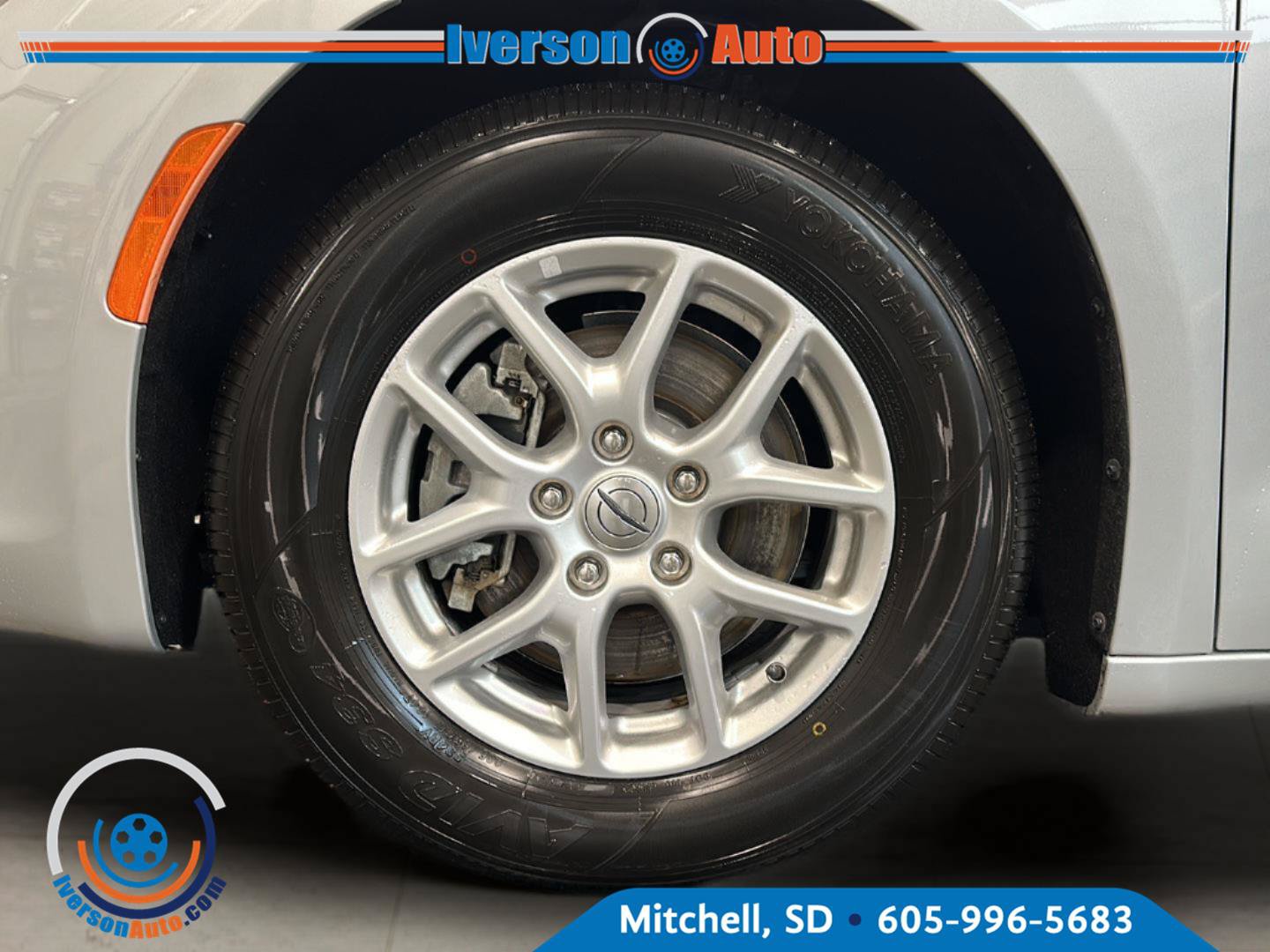 Used 2023 Chrysler Voyager LX FWD image 9
