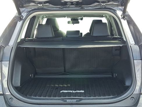 Used 2023 Toyota RAV4 XLE Premium image 28