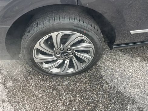 Used 2023 Lincoln Navigator Reserve image 37