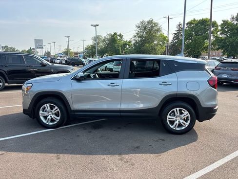 Used 2024 GMC Terrain SLE AWD/4WD image 3