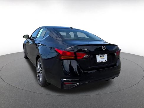 Used 2025 Nissan Altima 2.5 SV FWD image 9