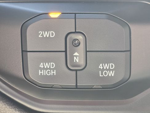 Used 2025 RAM 2500 Big Horn AWD/4WD image 10