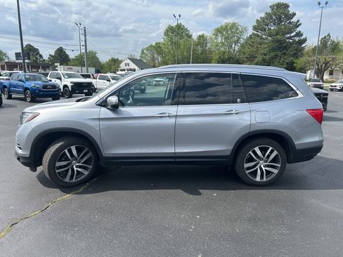 Used 2017 Honda Pilot Touring image 4