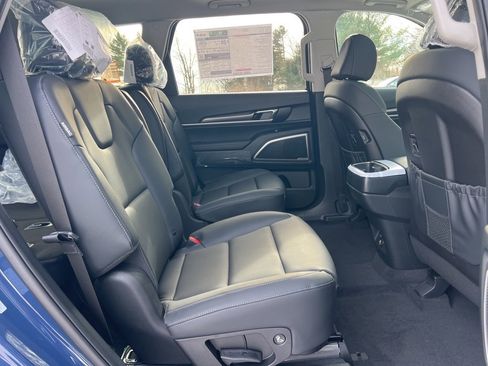 New 2025 Kia Telluride S image 15