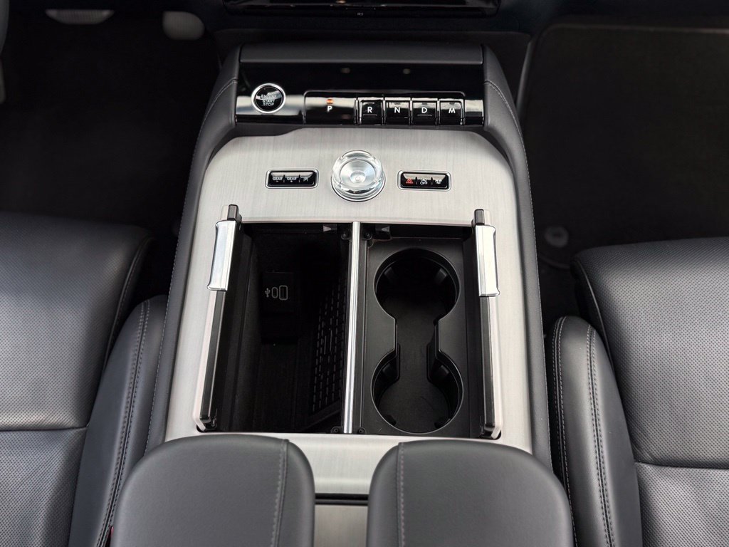 Used 2025 Lincoln Navigator L Reserve AWD/4WD image 32