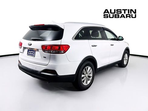 Used 2017 Kia Sorento LX w/ LX Convenience Package image 7