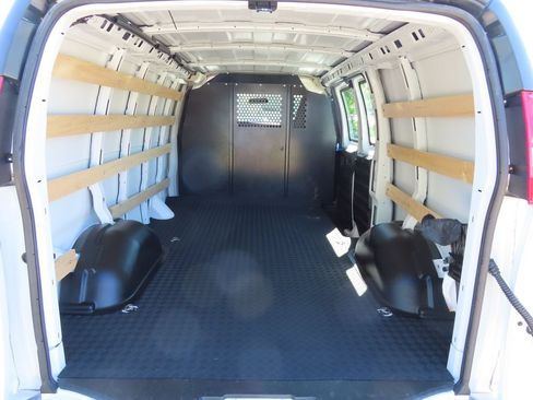 Used 2025 Chevrolet Express 2500 w/ Driver Convenience Package RWD image 16