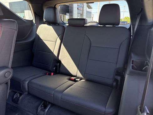 Used 2024 Chevrolet Traverse RS AWD/4WD image 40