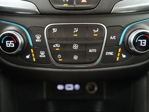 Used 2023 Chevrolet Equinox LT image 39