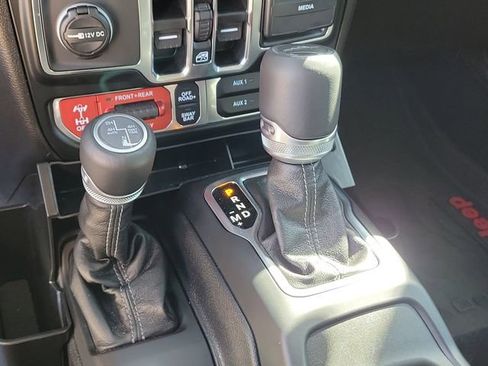 Used 2025 Jeep Gladiator Rubicon AWD/4WD image 41