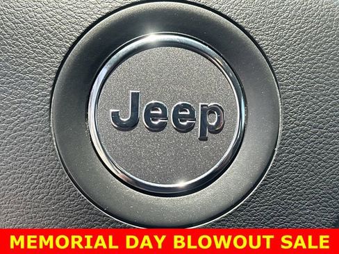Used 2020 Jeep Grand Cherokee Overland AWD/4WD image 28