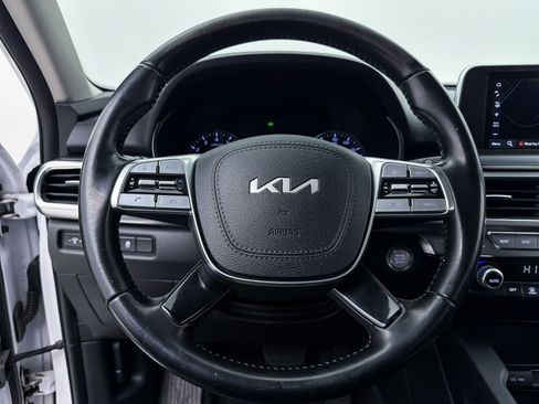 Used 2022 Kia Telluride LX image 3