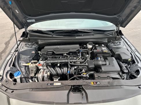 Certified 2024 Hyundai Elantra SEL FWD image 11