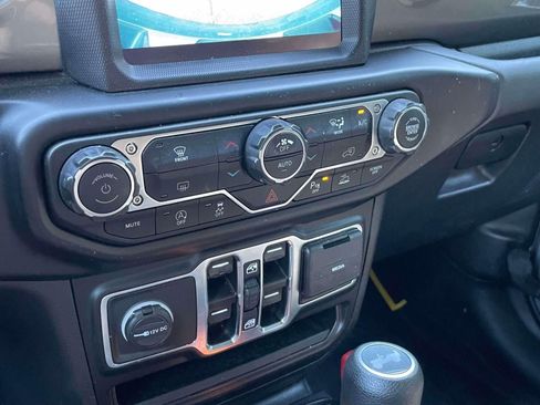 Used 2022 Jeep Wrangler Unlimited Sahara w/ Safety Group AWD/4WD image 28