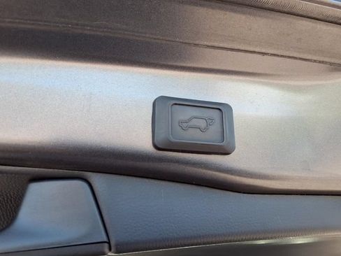 Used 2022 Toyota RAV4 Limited AWD/4WD image 81