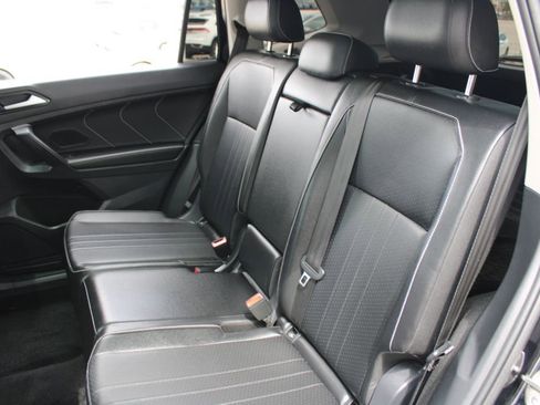 Certified 2024 Volkswagen Tiguan SE w/ Panoramic Sunroof Package AWD/4WD image 22