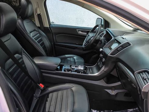 Used 2019 Ford Edge SEL w/ Equipment Group 201A FWD image 16