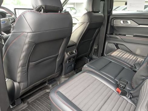 Used 2025 Ford Explorer ST-Line w/ ST-Line Street Pack AWD/4WD image 25