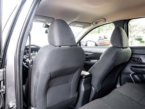 Used 2025 Nissan Kicks S image 28