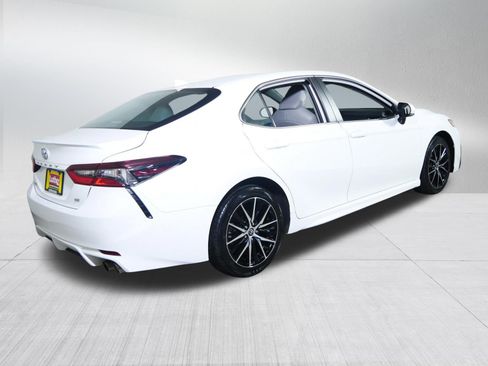 Used 2024 Toyota Camry SE FWD image 7