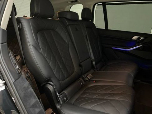 Used 2025 BMW X7 xDrive40i w/ Premium Package AWD/4WD image 89