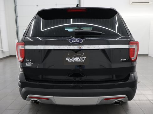 Used 2017 Ford Explorer XLT w/ Equipment Group 202A AWD/4WD image 29