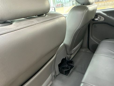 Used 2011 Nissan Frontier SL AWD/4WD image 24