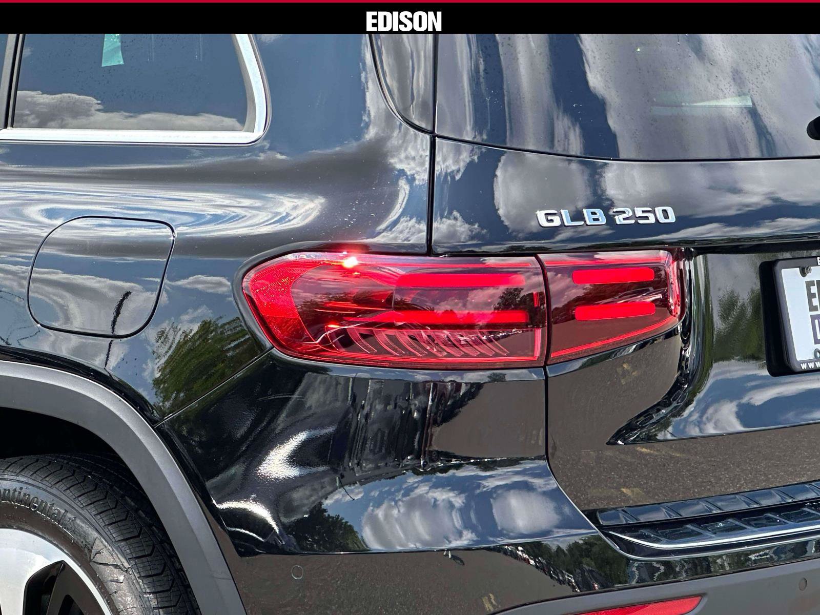 Used 2024 Mercedes-Benz GLB 250 4MATIC image 8