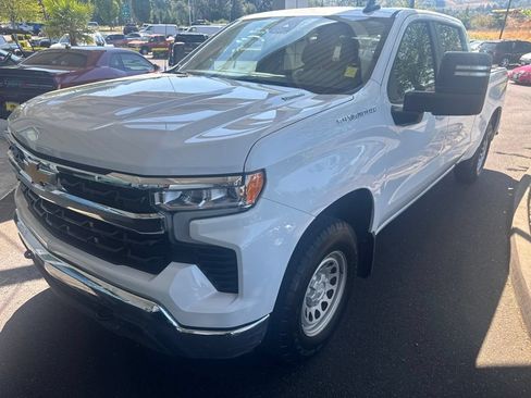 Used 2025 Chevrolet Silverado 1500 LT AWD/4WD image 1