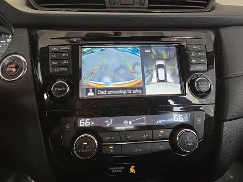 Used 2017 Nissan Rogue SV AWD/4WD image 32