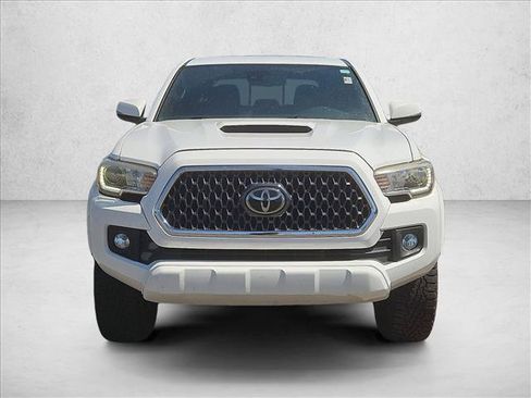 Used 2018 Toyota Tacoma TRD Sport AWD/4WD image 2