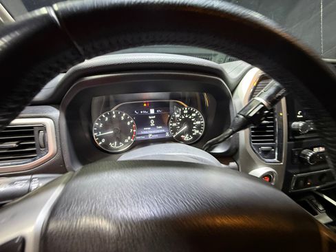 Used 2021 Nissan Titan SV w/ SV Convenience Package AWD/4WD image 10