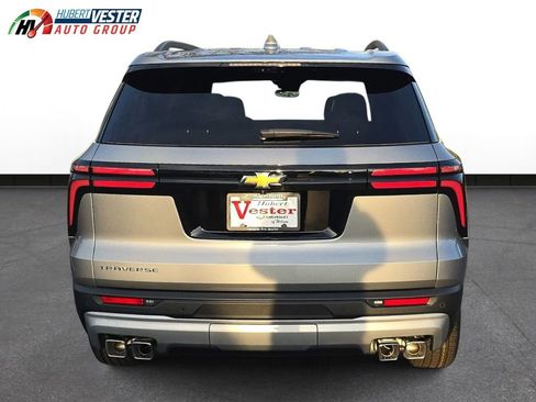 New 2026 Chevrolet Traverse LT image 3