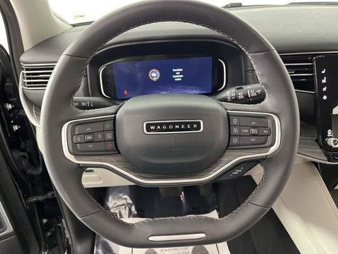Used 2024 Jeep Wagoneer L Series II w/ Flexible Seating Group image 21