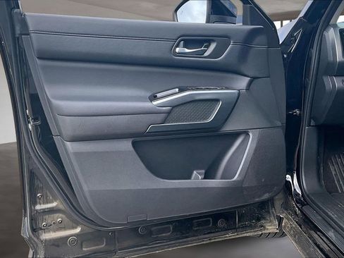 Used 2025 Nissan Pathfinder SL image 19