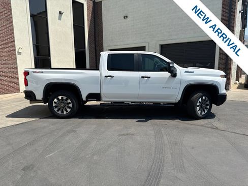 Used 2025 Chevrolet Silverado 2500 Custom w/ Custom Value Package AWD/4WD image 8