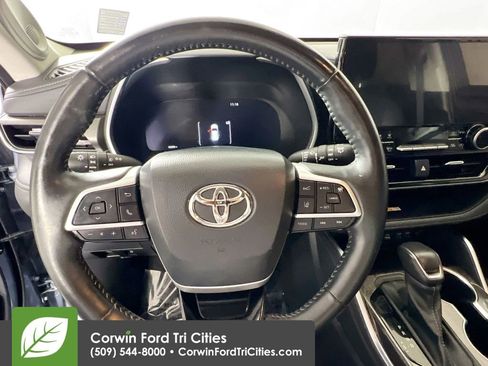 Used 2023 Toyota Highlander Limited image 8