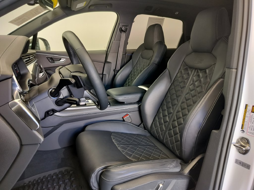 Used 2025 Audi SQ7 Premium Plus w/ Executive Package AWD/4WD image 9