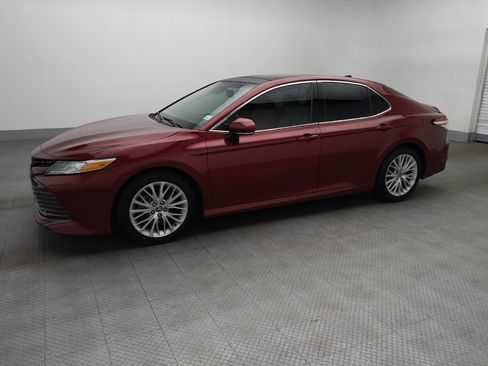 Used 2020 Toyota Camry XLE image 2