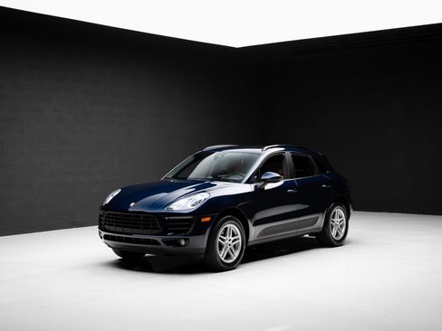 Used 2018 Porsche Macan AWD/4WD image 4