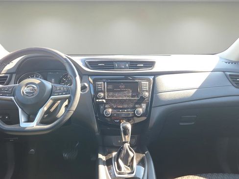 Used 2019 Nissan Rogue SV image 25