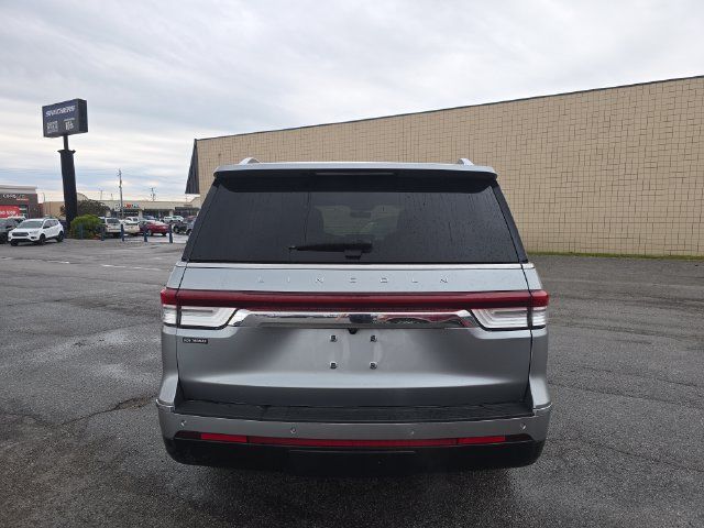 Used 2023 Lincoln Navigator Reserve AWD/4WD image 5