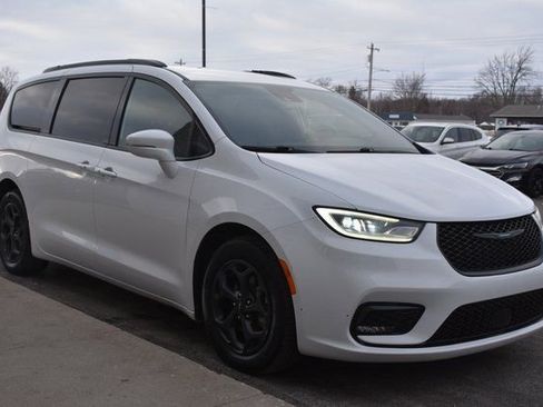 Used 2021 Chrysler Pacifica Limited w/ S Appearance Package FWD image 7