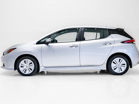 Used 2025 Nissan Leaf S FWD image 32